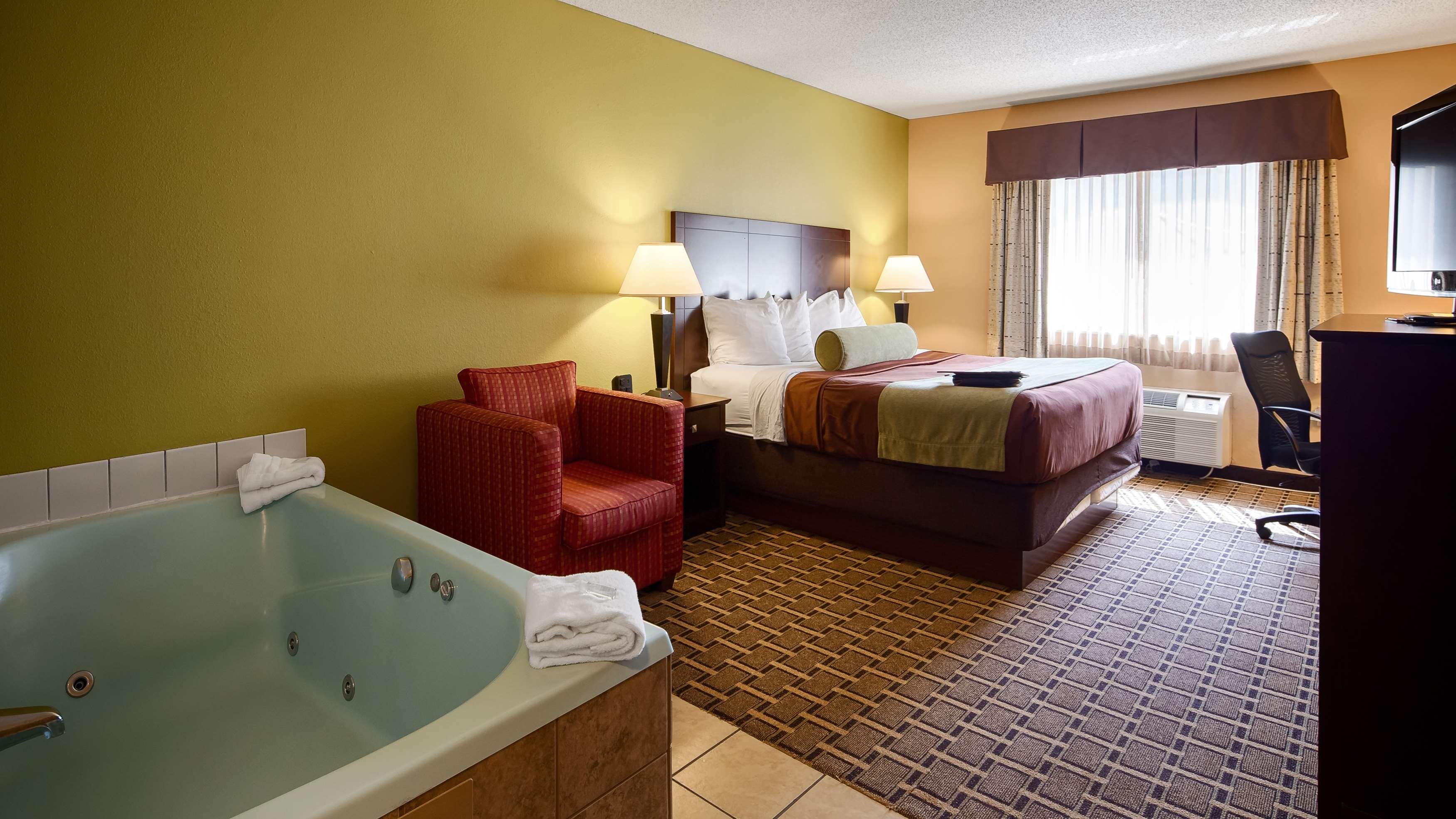 Best Western Plus Executive Inn St. Marys Exterior photo