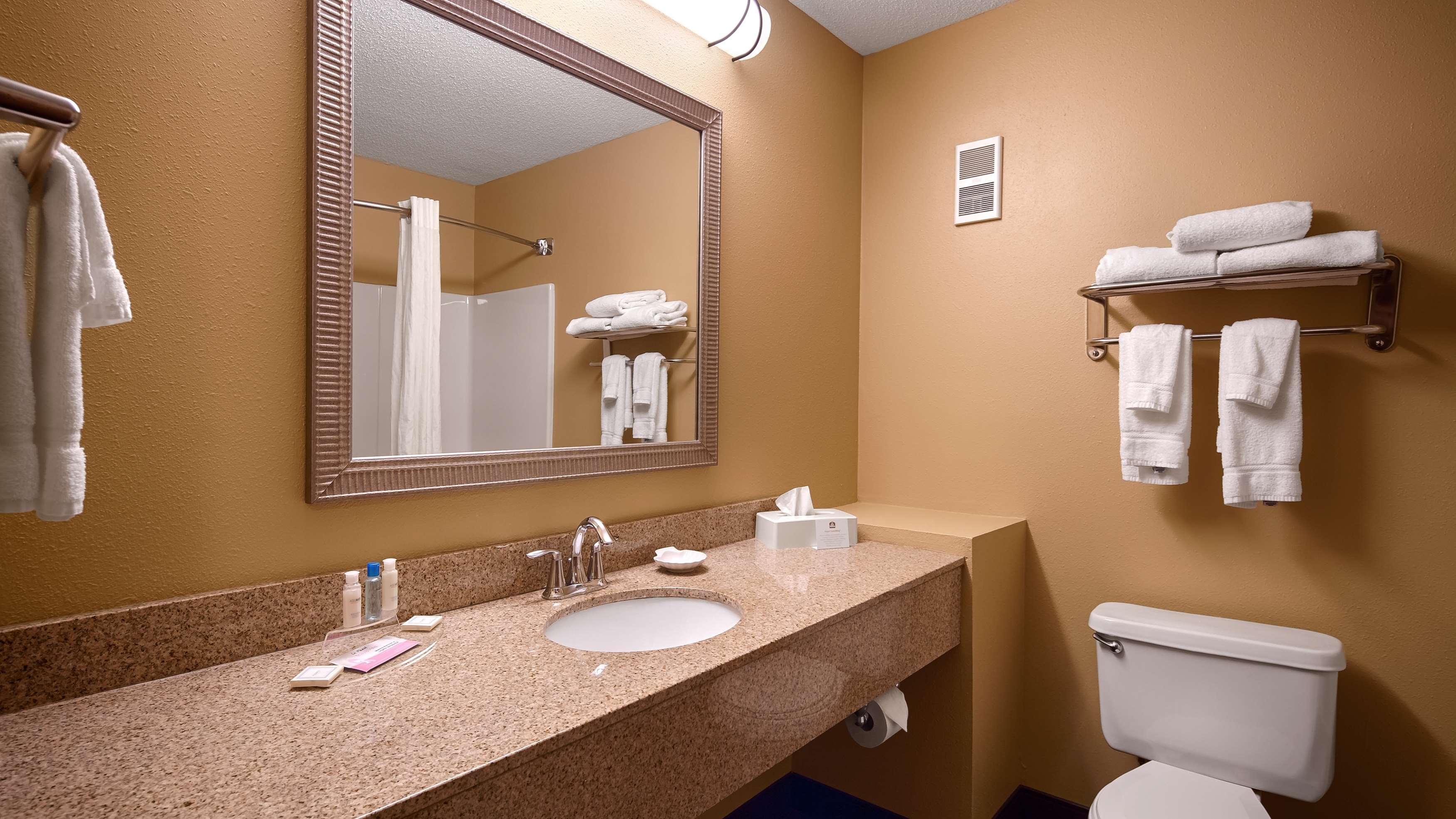 Best Western Plus Executive Inn St. Marys Exterior photo