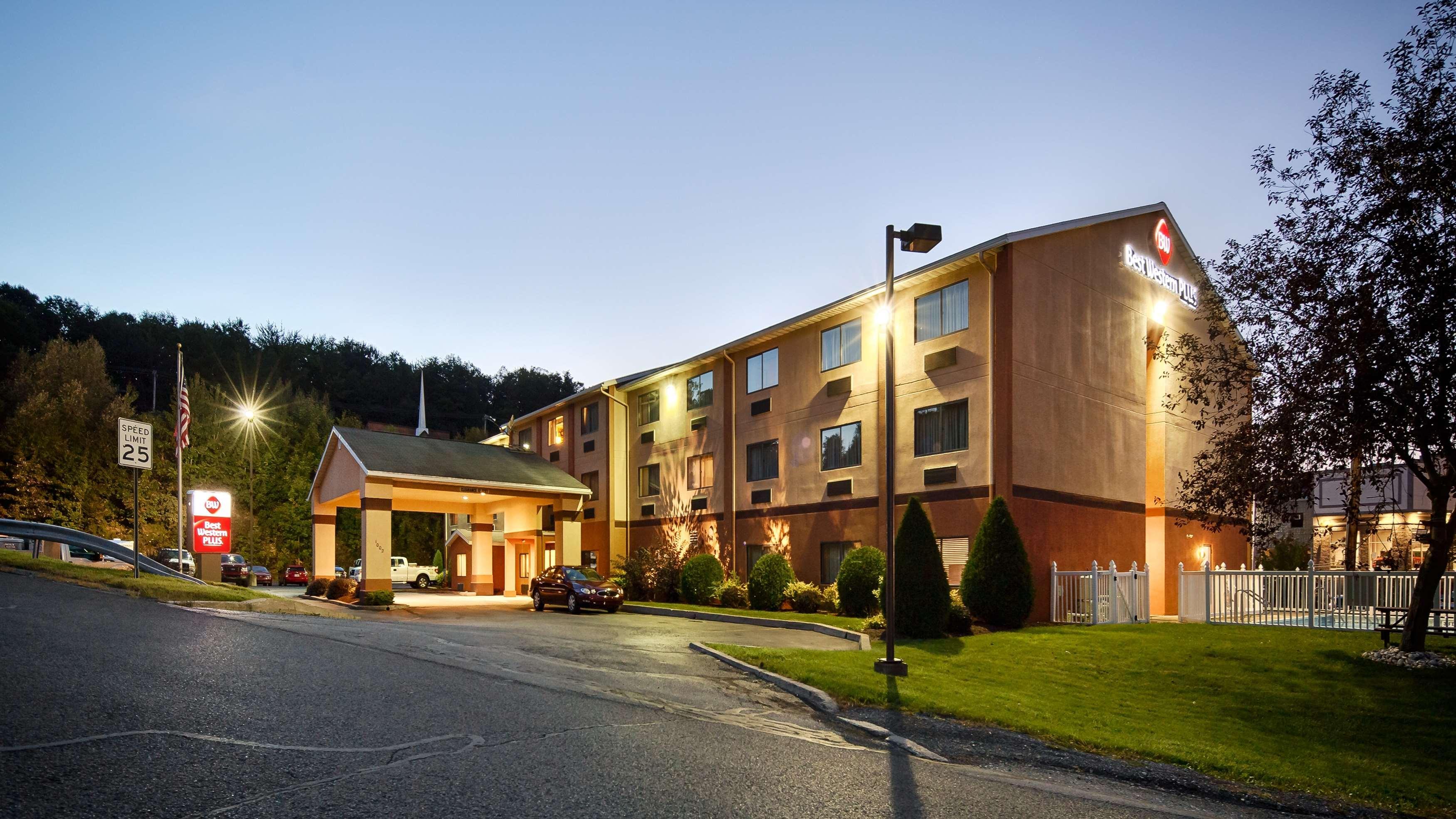 Best Western Plus Executive Inn St. Marys Exterior photo