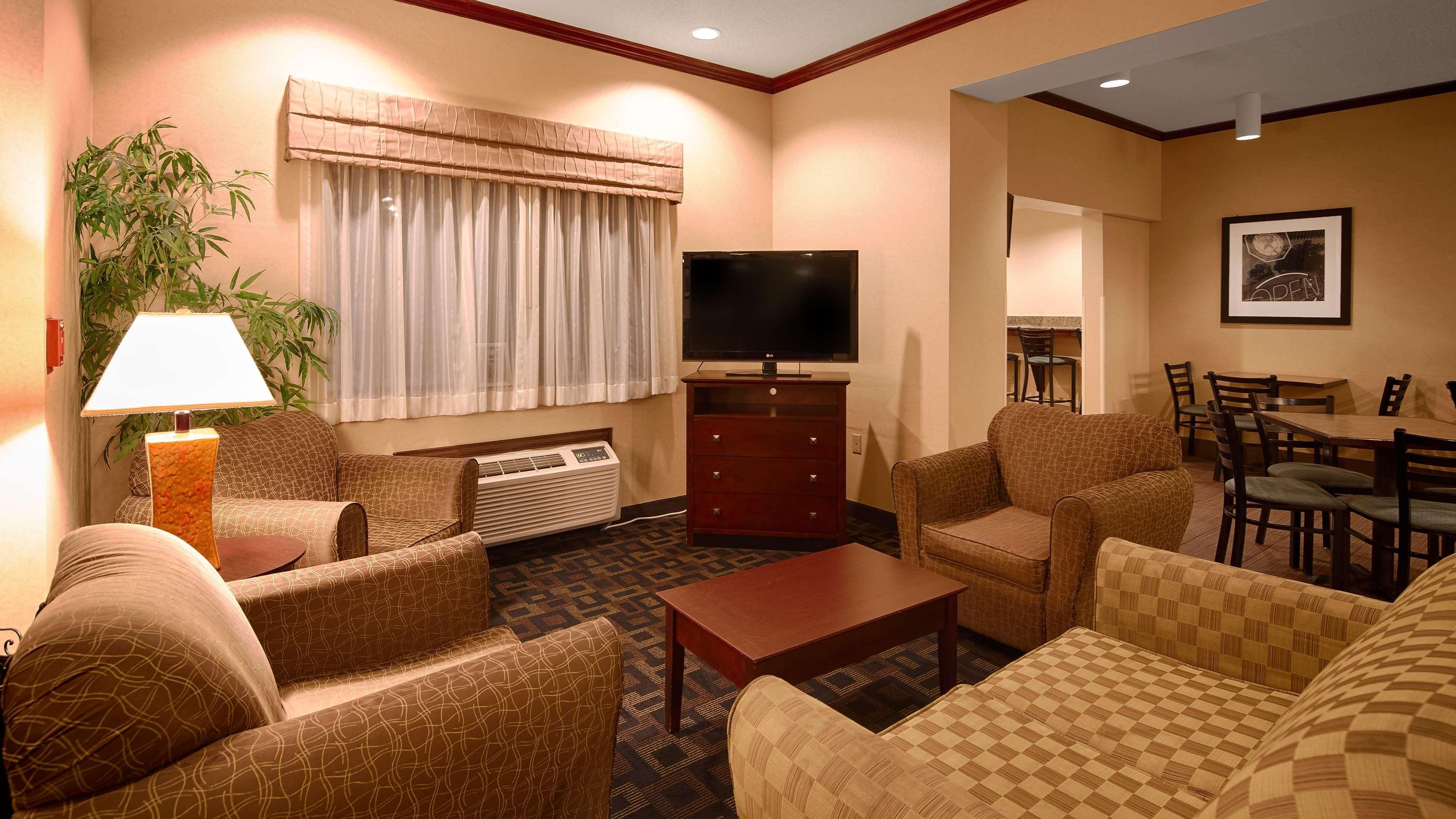 Best Western Plus Executive Inn St. Marys Exterior photo